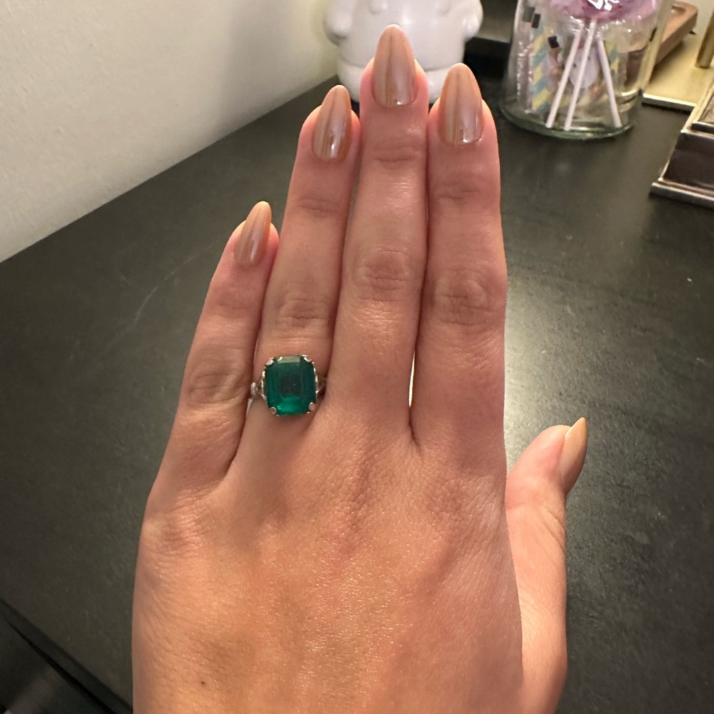 Elegant Silver and Green Ring